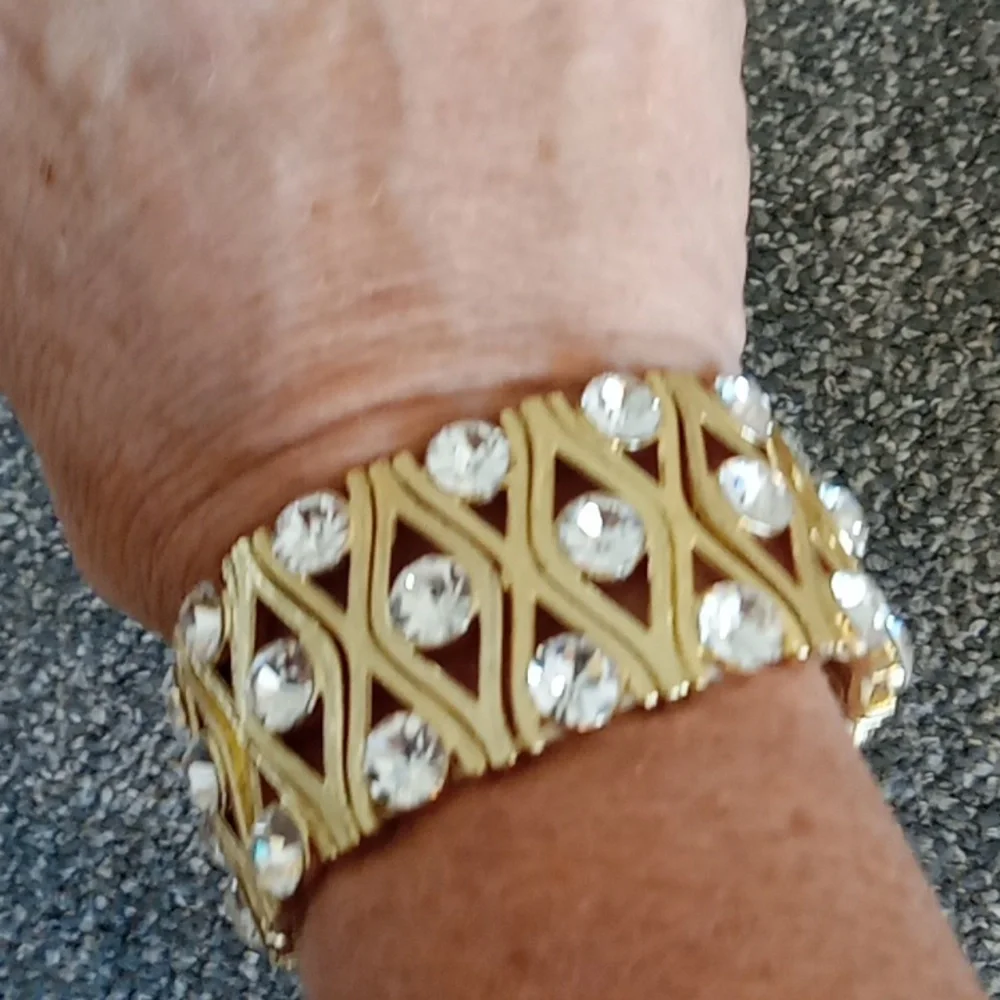 Gold tone and crystal stretch bracelet